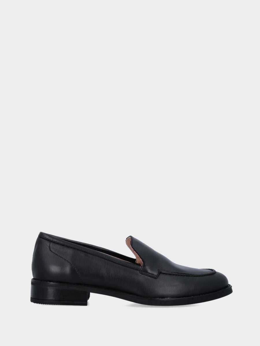 Mocassin en veau noir avec plateau festonné et talon bas