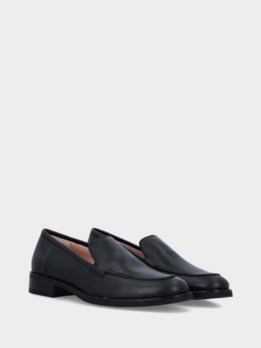Mocassin en veau noir avec plateau festonné et talon bas