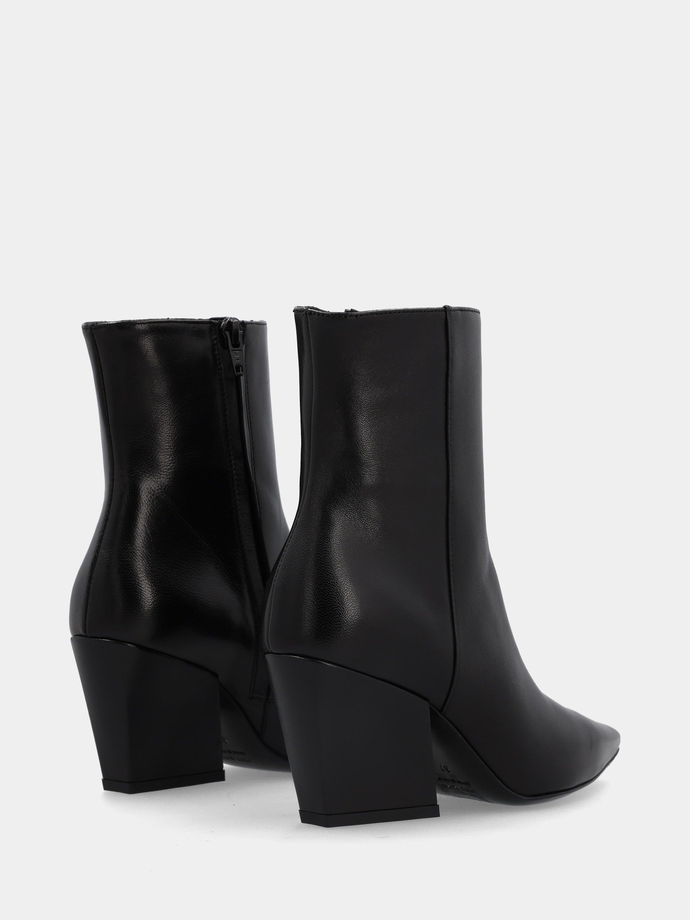 Bottine en veau noir avec talon bloc de 75 mm