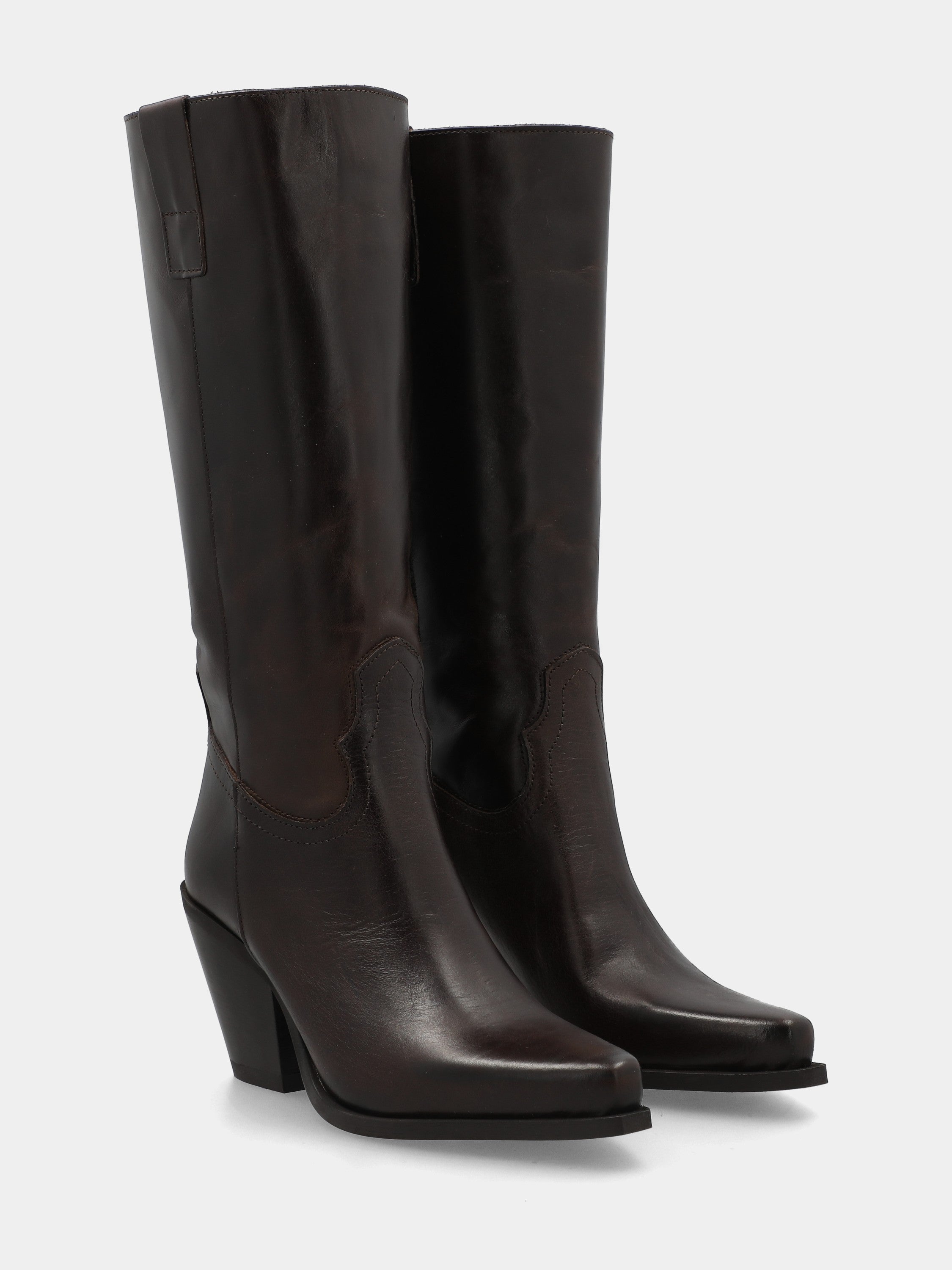 Sandalo monoblocco in vitello rosso con fascia ripiegata