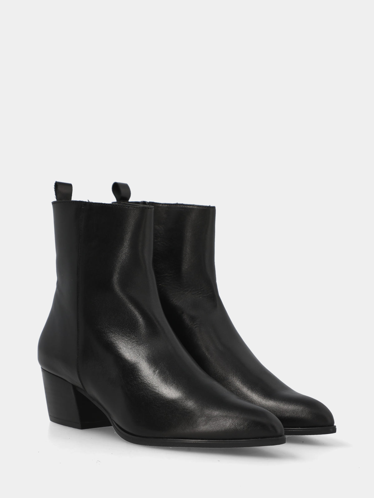 Stivaletto in nappa nera con cerniera al retro