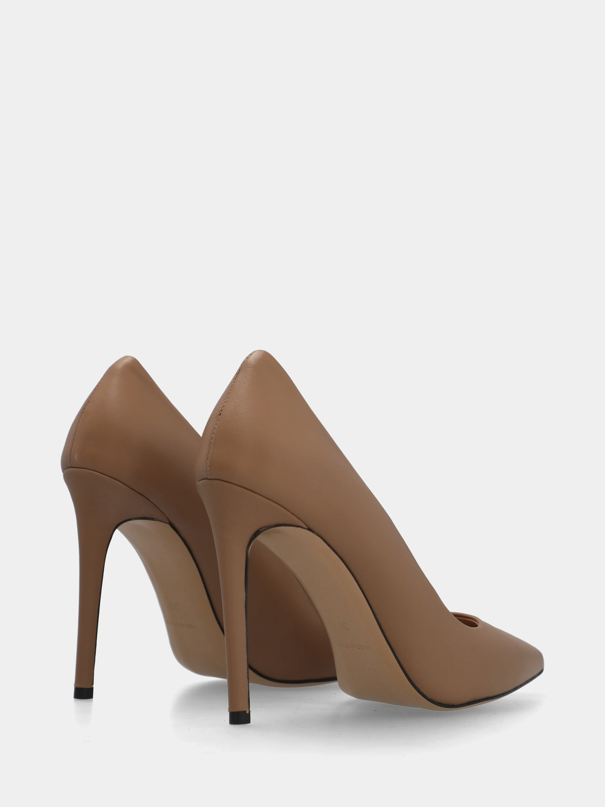 Décolleté in nappa beige con tacco a coda stiletto