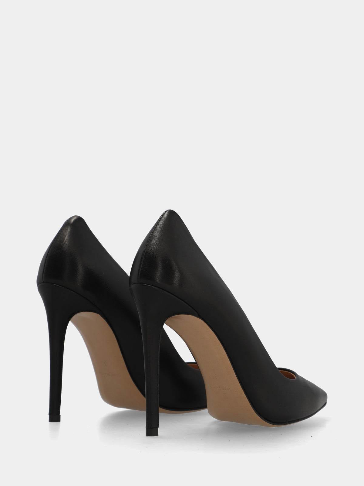 Décolleté in nappa nera con tacco a coda stiletto