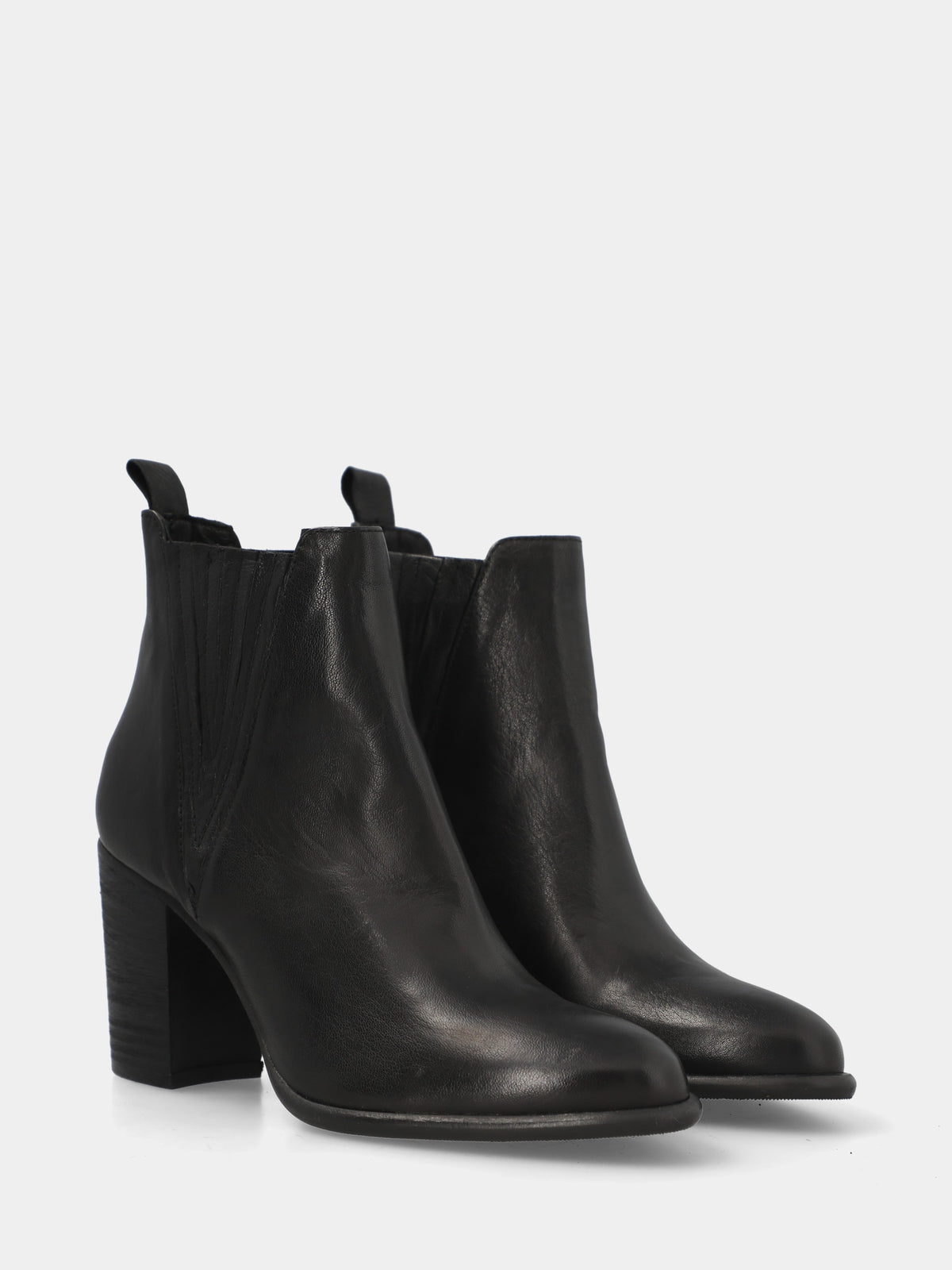 Stivaletto in vitello nero con elastici a spicchio