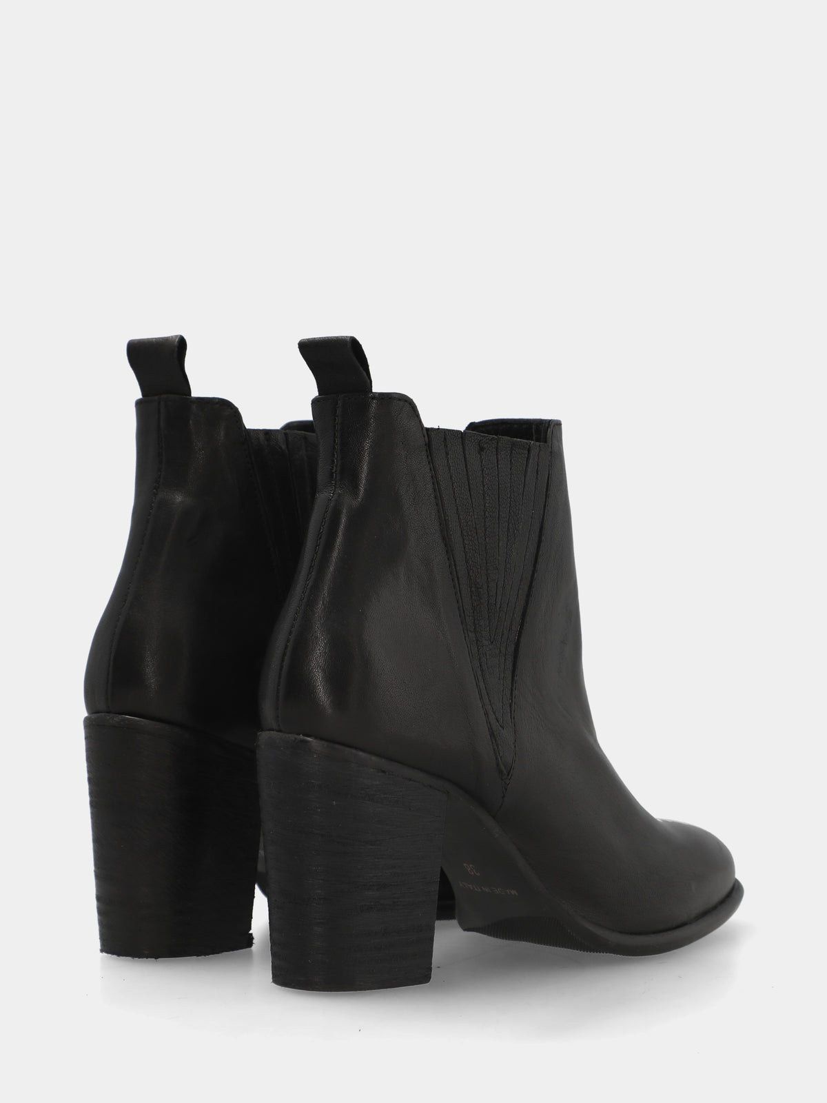Stivaletto in vitello nero con elastici a spicchio
