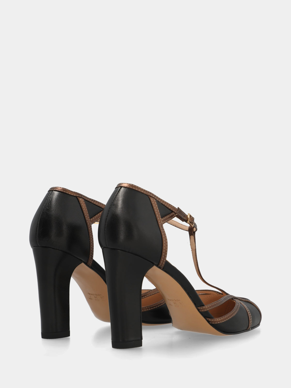 Décolleté in vitello nero con cinturino charleston