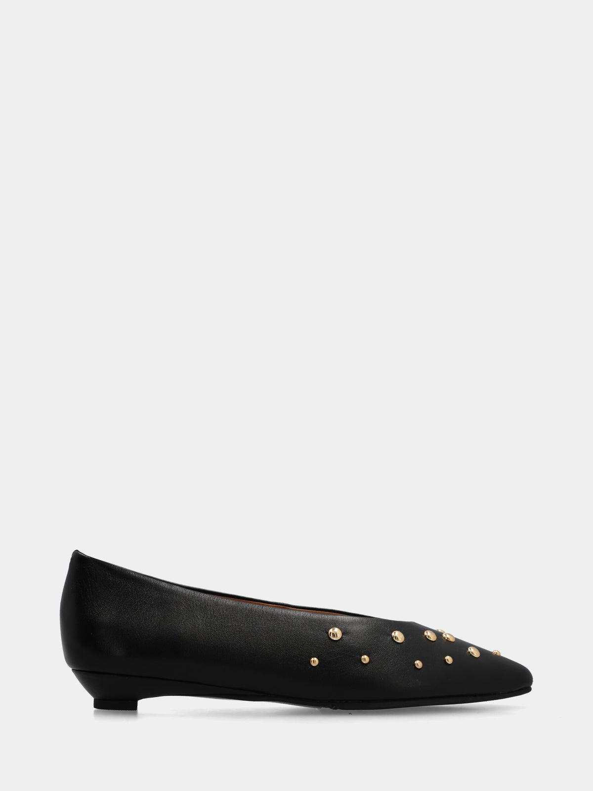 Décolleté in nappa nera con borchie
