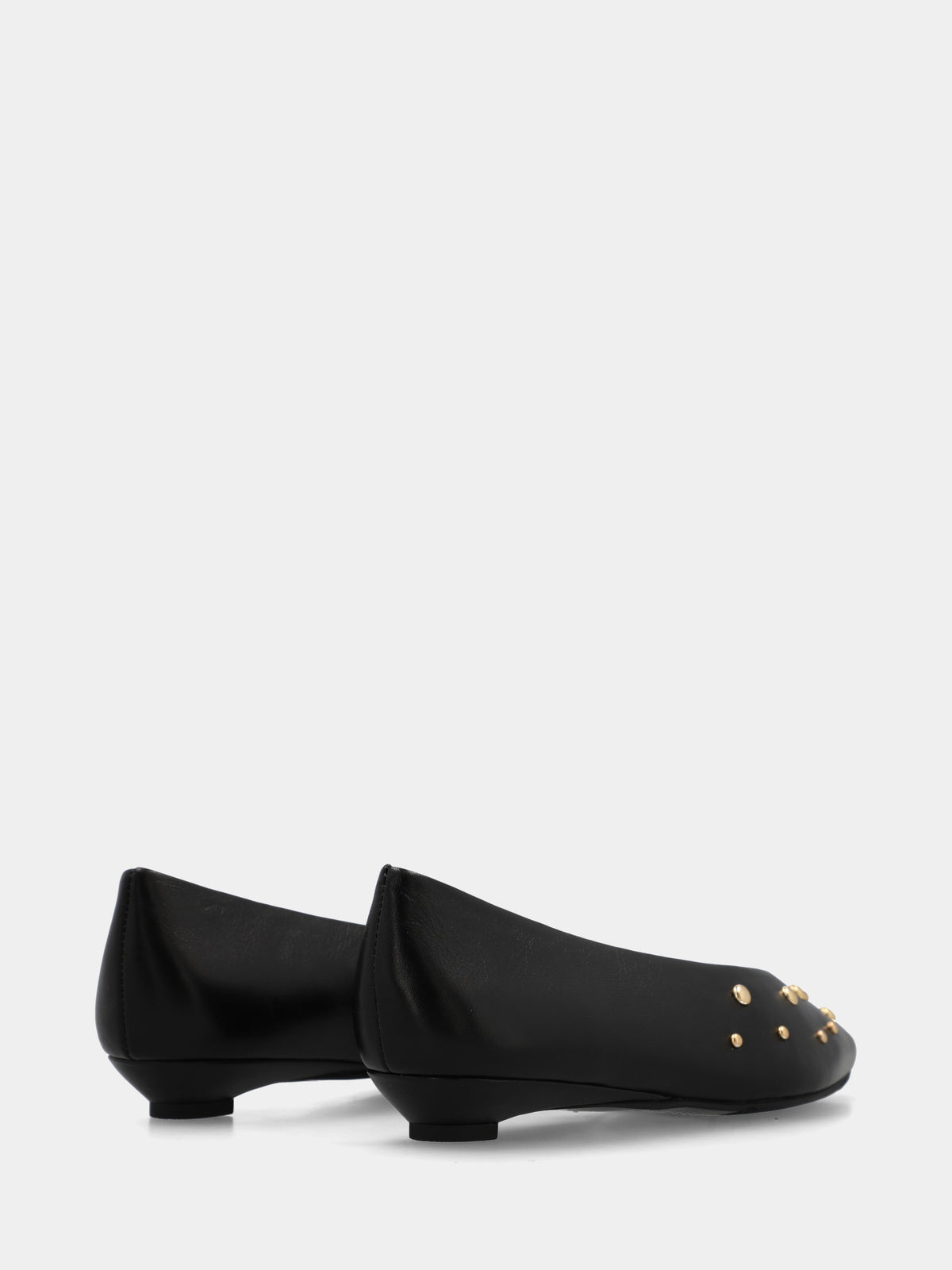 Décolleté in nappa nera con borchie