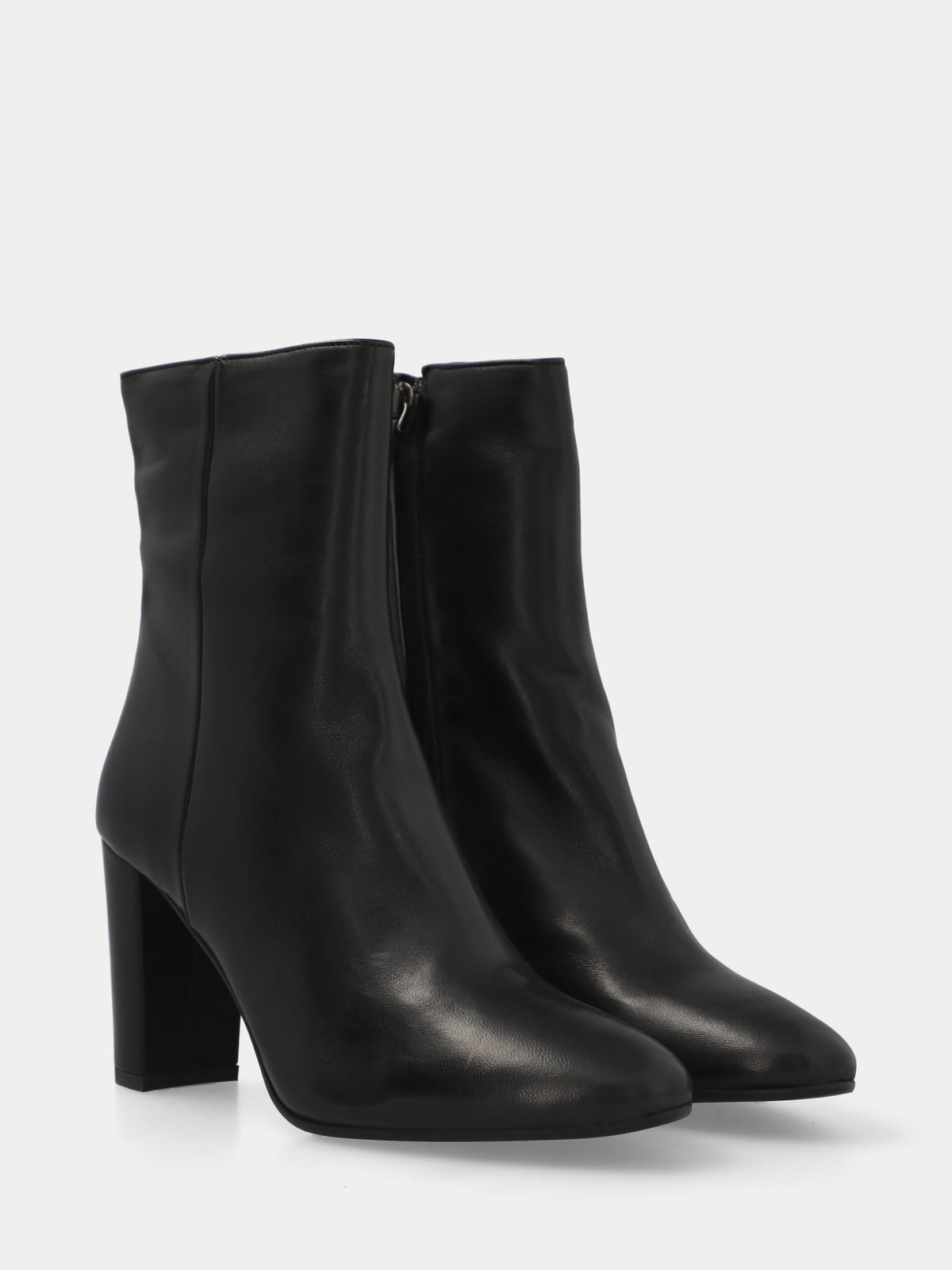 Stivaletto in nappa nera con tacco a blocco