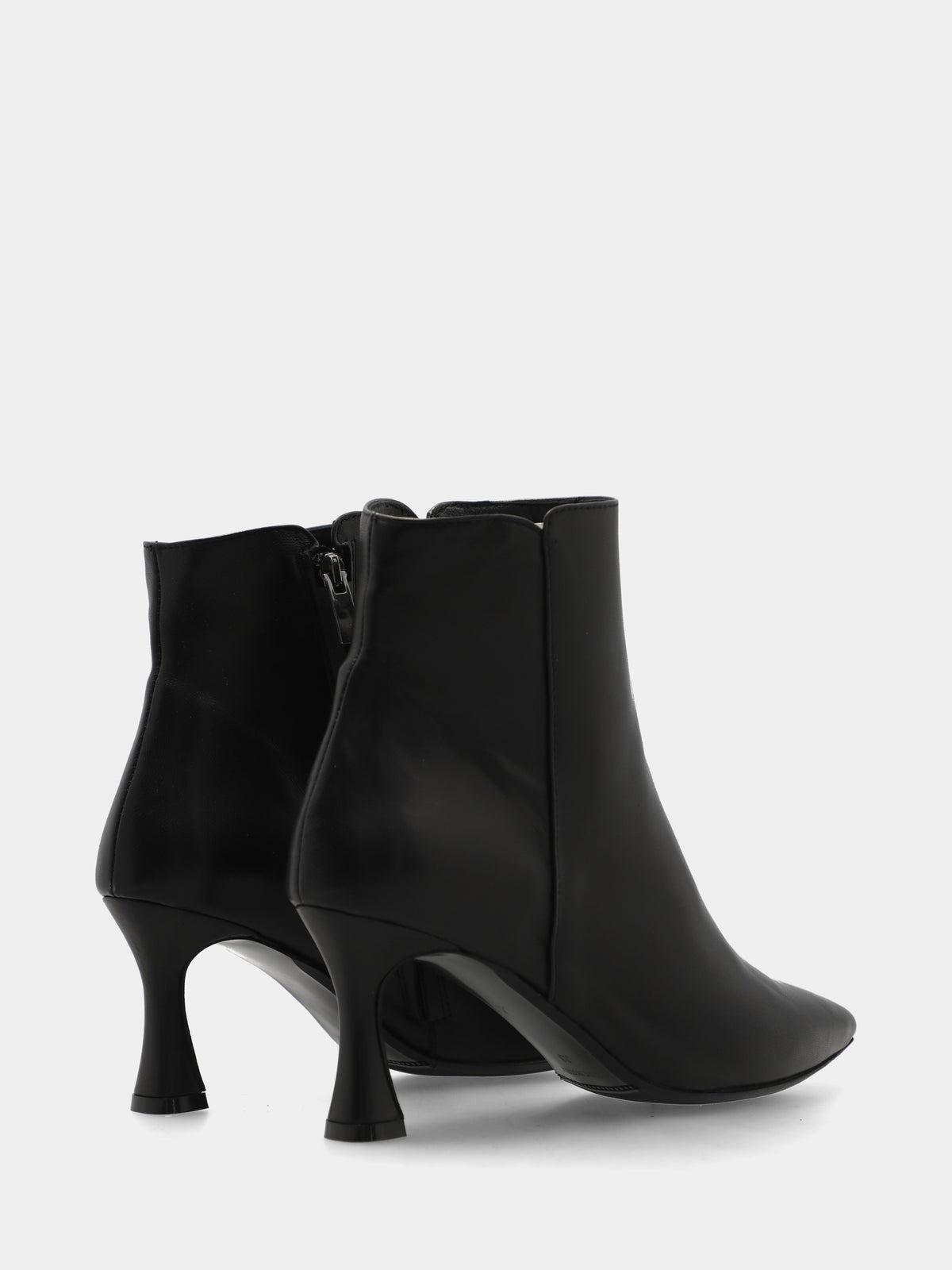Stivaletto in nappa nera con tacco a calice