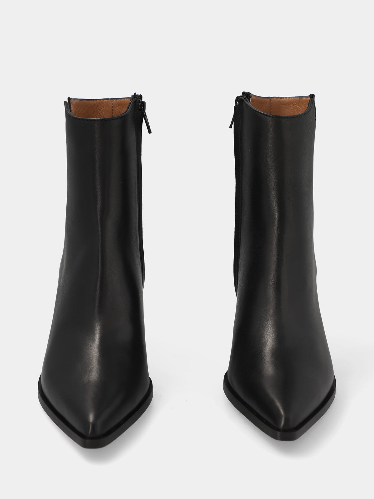 Stivaletto in nappa nera con tacco monoblocco