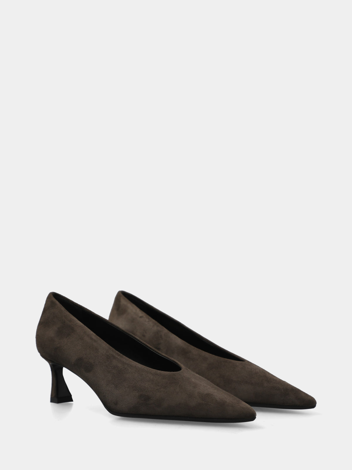 Décolleté in camoscio grigio con punta sfilata