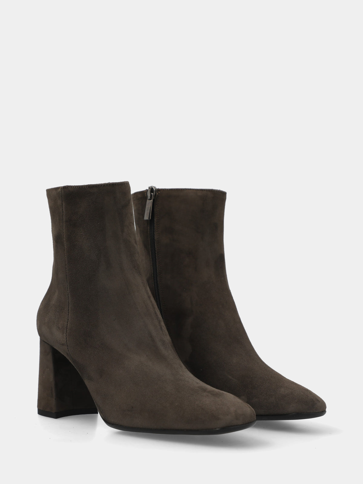 Stivaletto in camoscio grigio con tacco a blocco