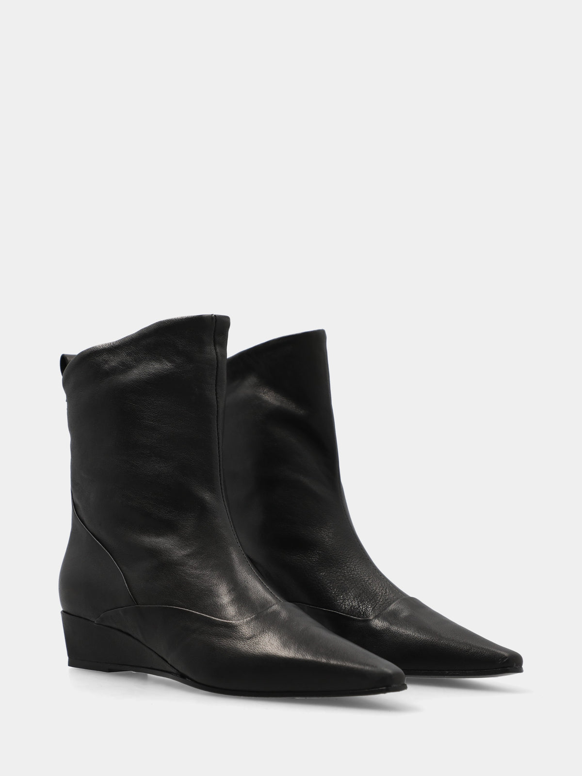 Stivaletto in nero con zeppa