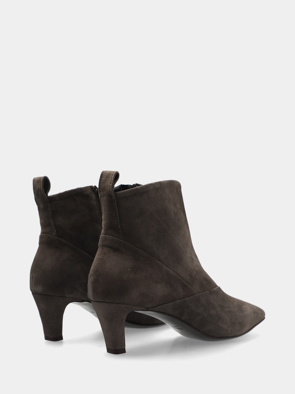 Stivaletto in camoscio grigio con punta sfilata