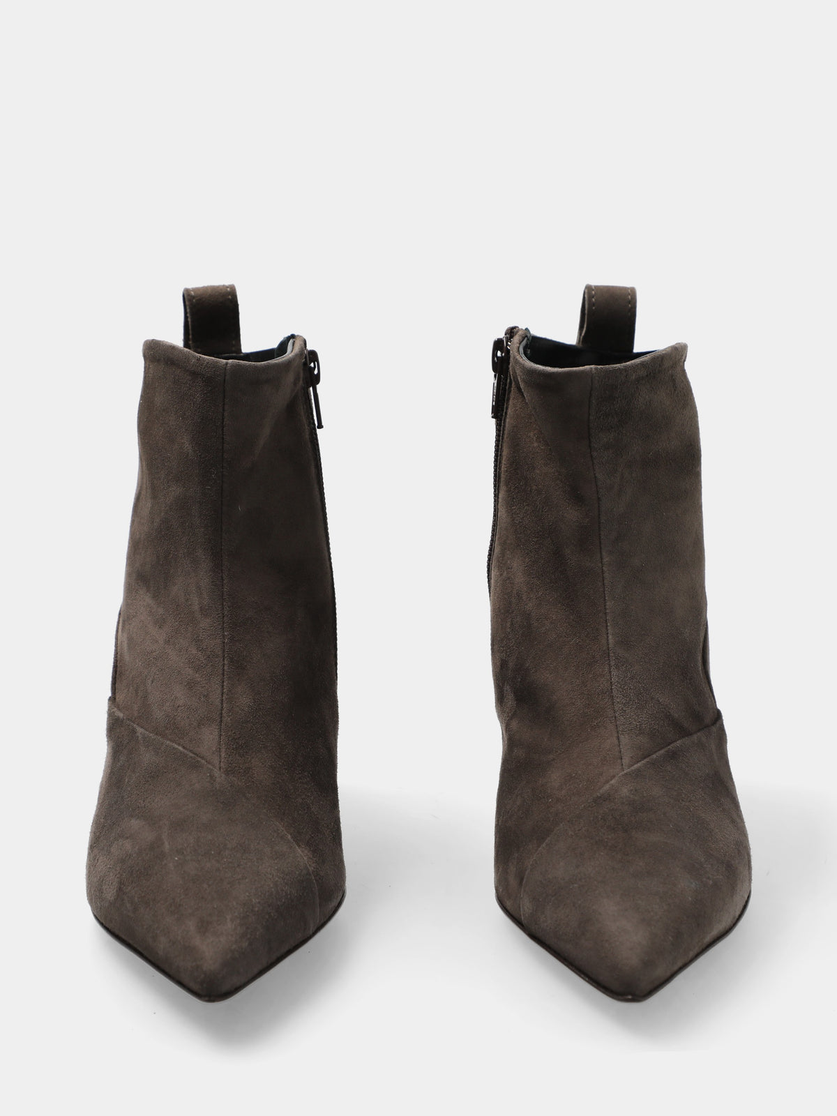 Stivaletto in camoscio grigio con punta sfilata
