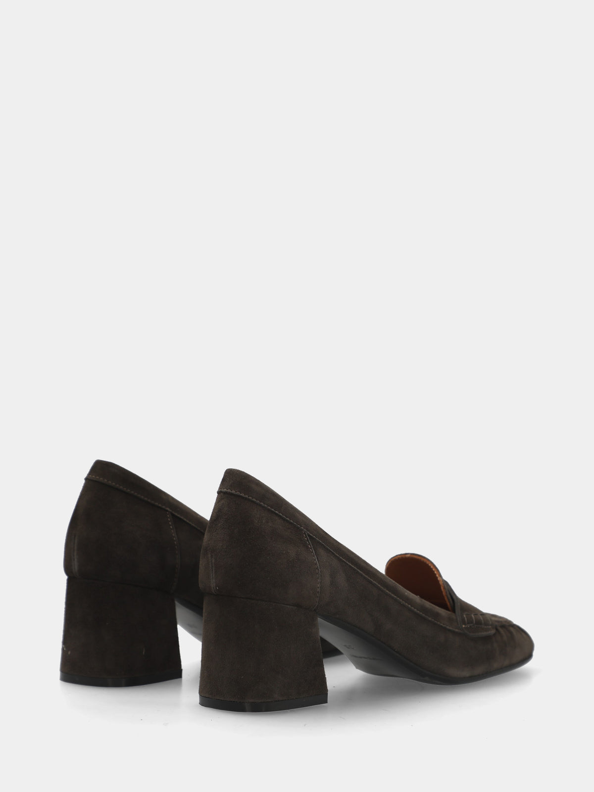 Mocassino in camoscio grigio con tomaia arricciata