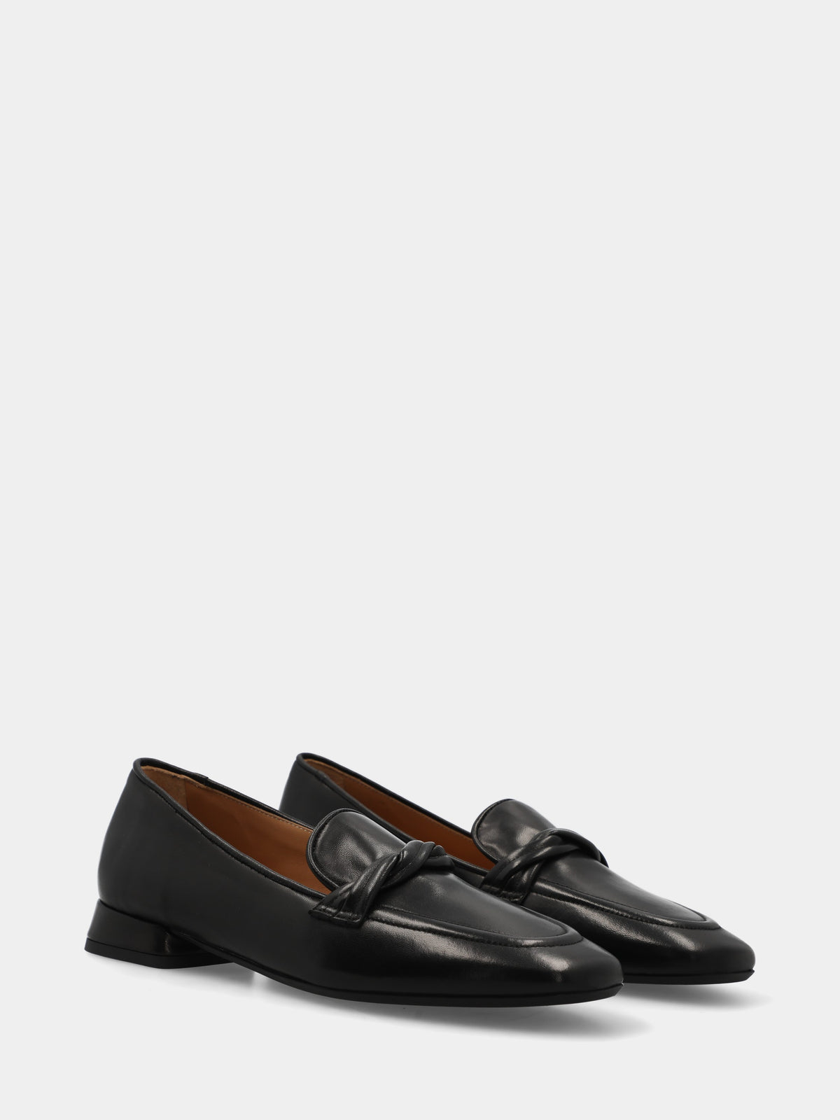 Mocassino in nappa nera con mignon intrecciati