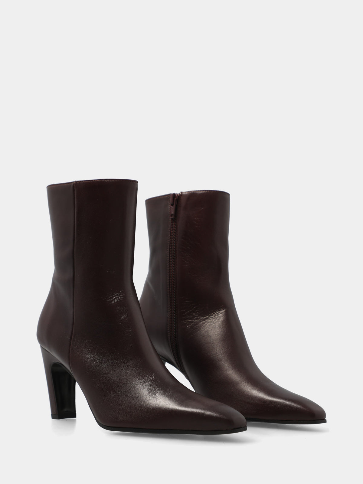 Stivaletto in nappa bordeaux con tacco a coda