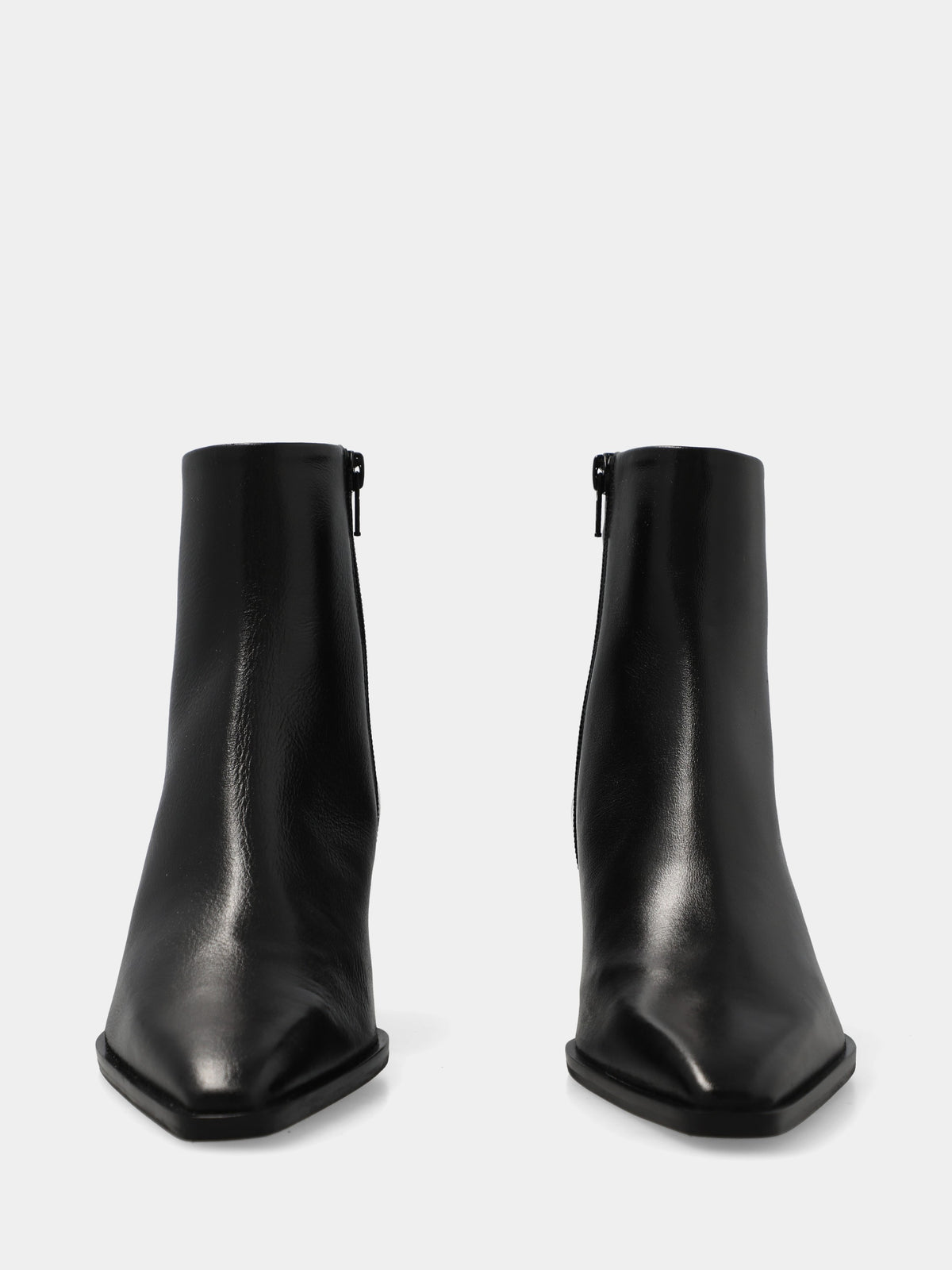 Stivaletto in nappa nera con tacco a blocco
