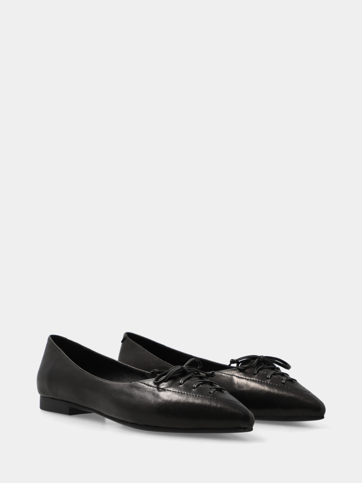 Ballerina in vitello nero con allacciatura derby