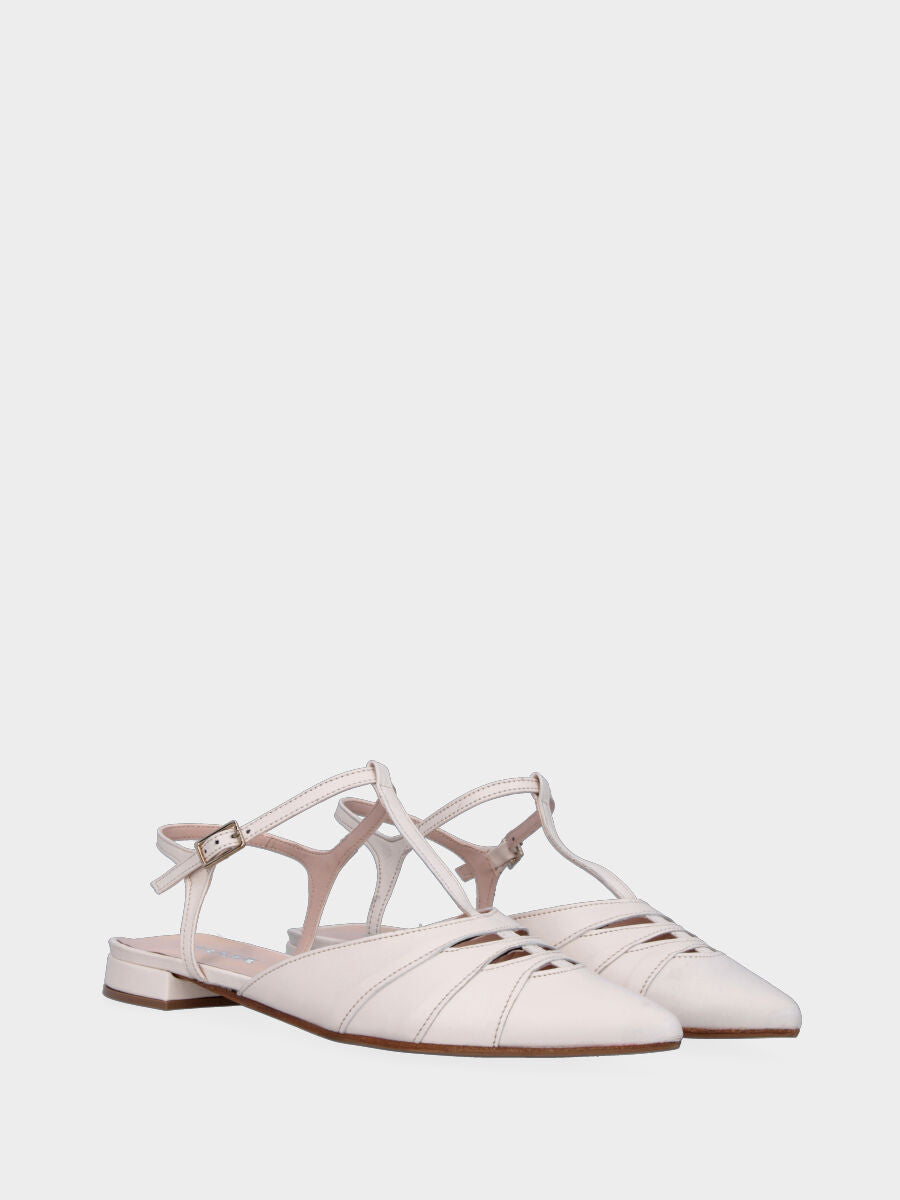 White leather sandal with openings on the sole