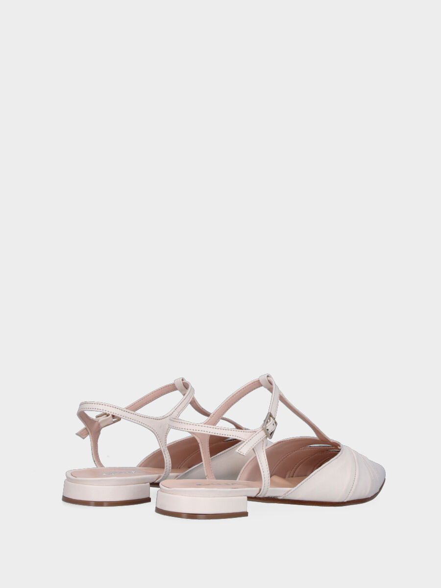 White leather sandal with openings on the sole