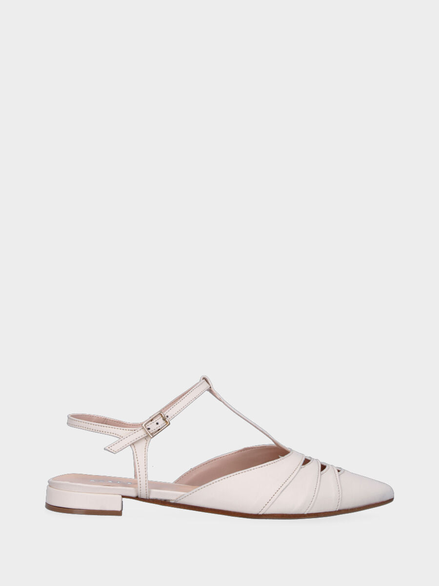 White leather sandal with openings on the sole