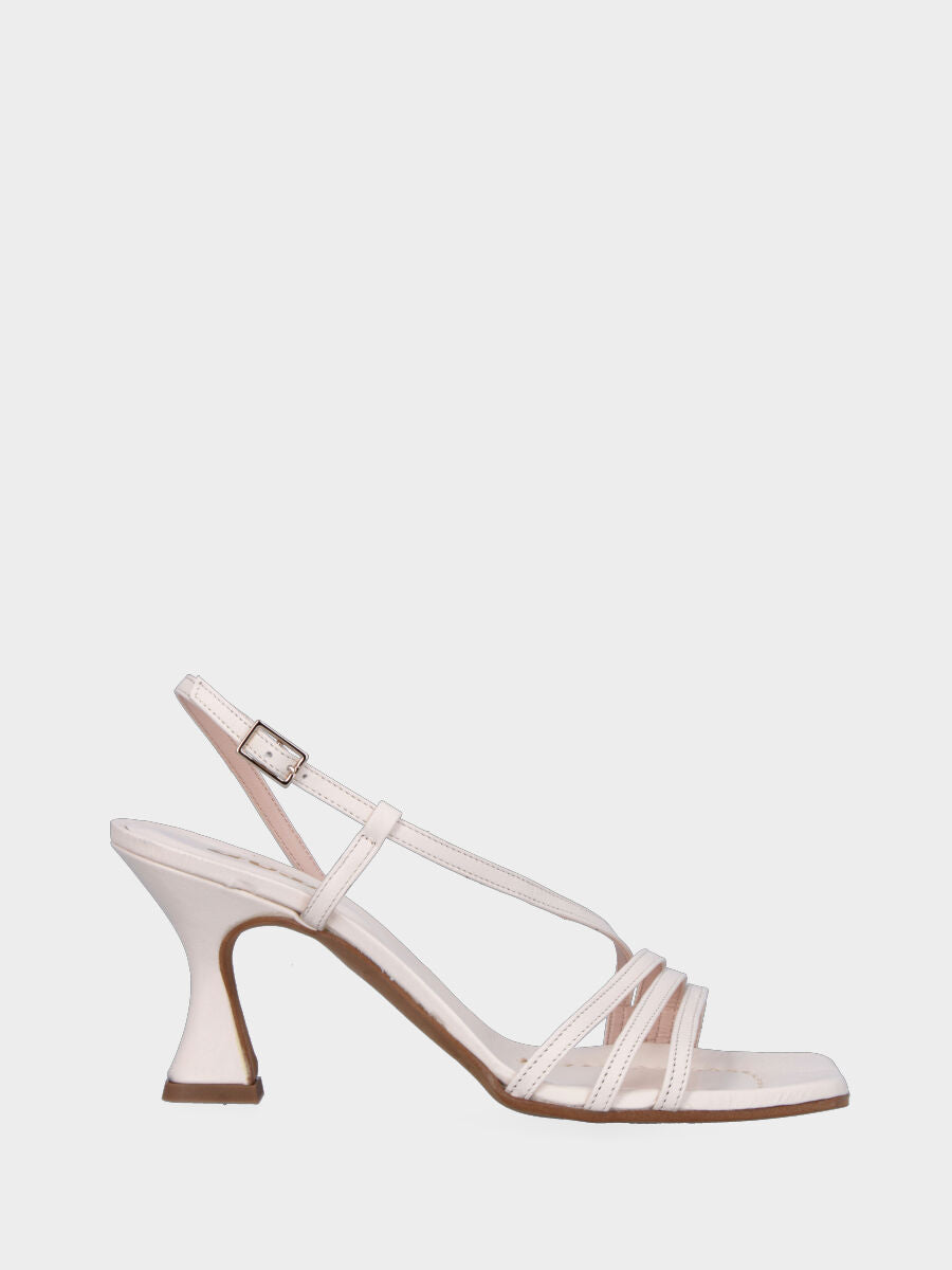 Sandale blanche en cuir avec brides et talon bobine