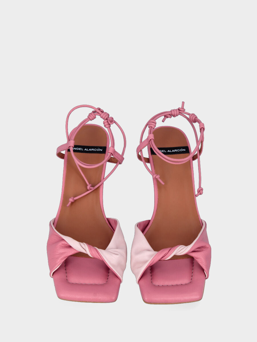 Sandale rose en cuir avec bride retournée