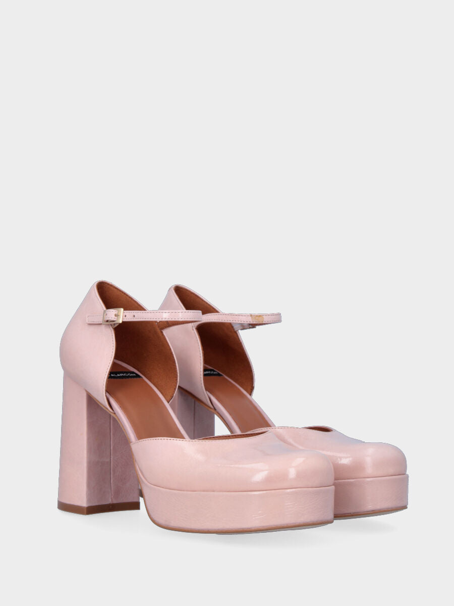 Pink leather pumps with platform