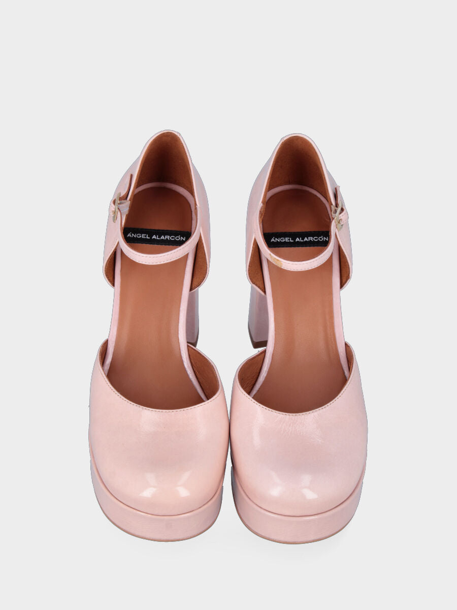 Pink leather pumps with platform