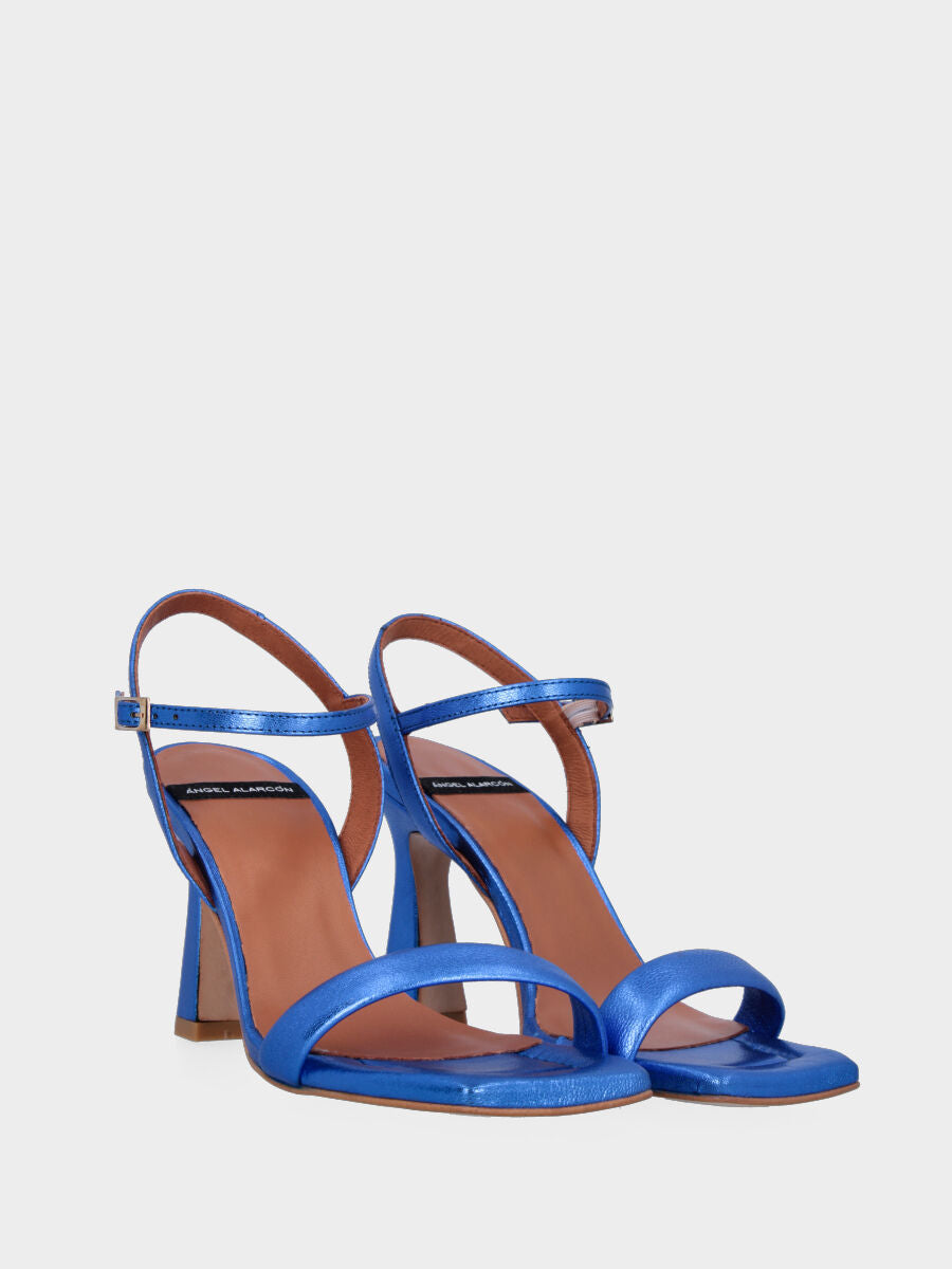 Blauer laminierter Sandale mit Riemchen