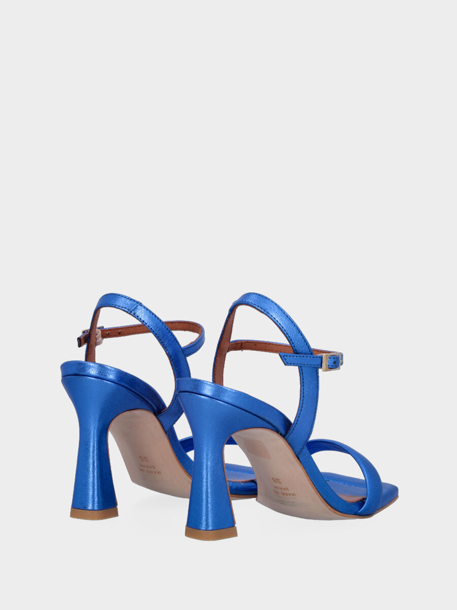 Blauer laminierter Sandale mit Riemchen
