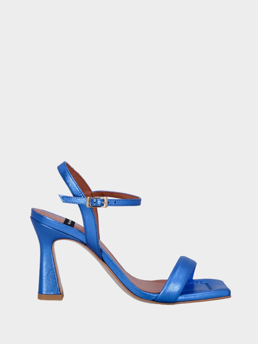 Blauer laminierter Sandale mit Riemchen