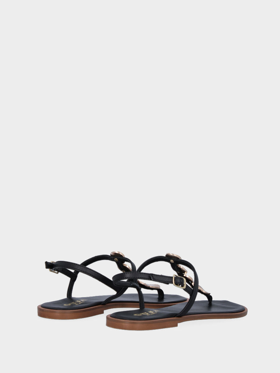 Sandale noire en cuir avec boutons métalliques