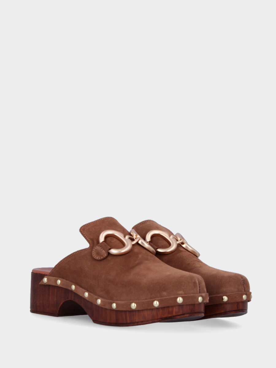 Brauner Clog aus Leder mit Schnalle