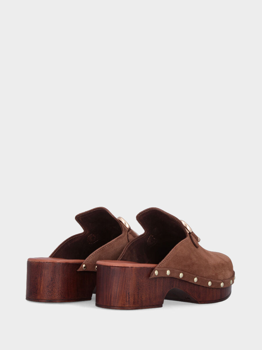 Brauner Clog aus Leder mit Schnalle