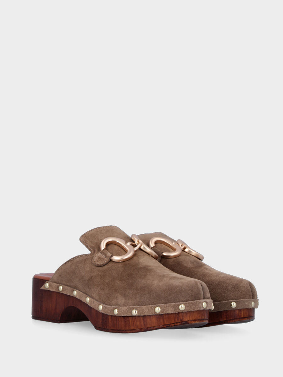Taupe leather clog with clamp