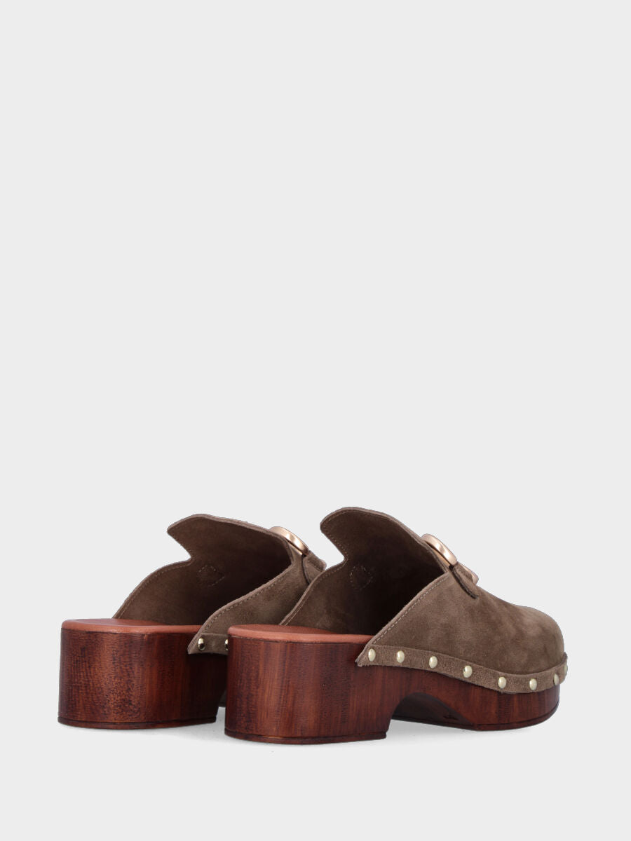 Taupe leather clog with clamp