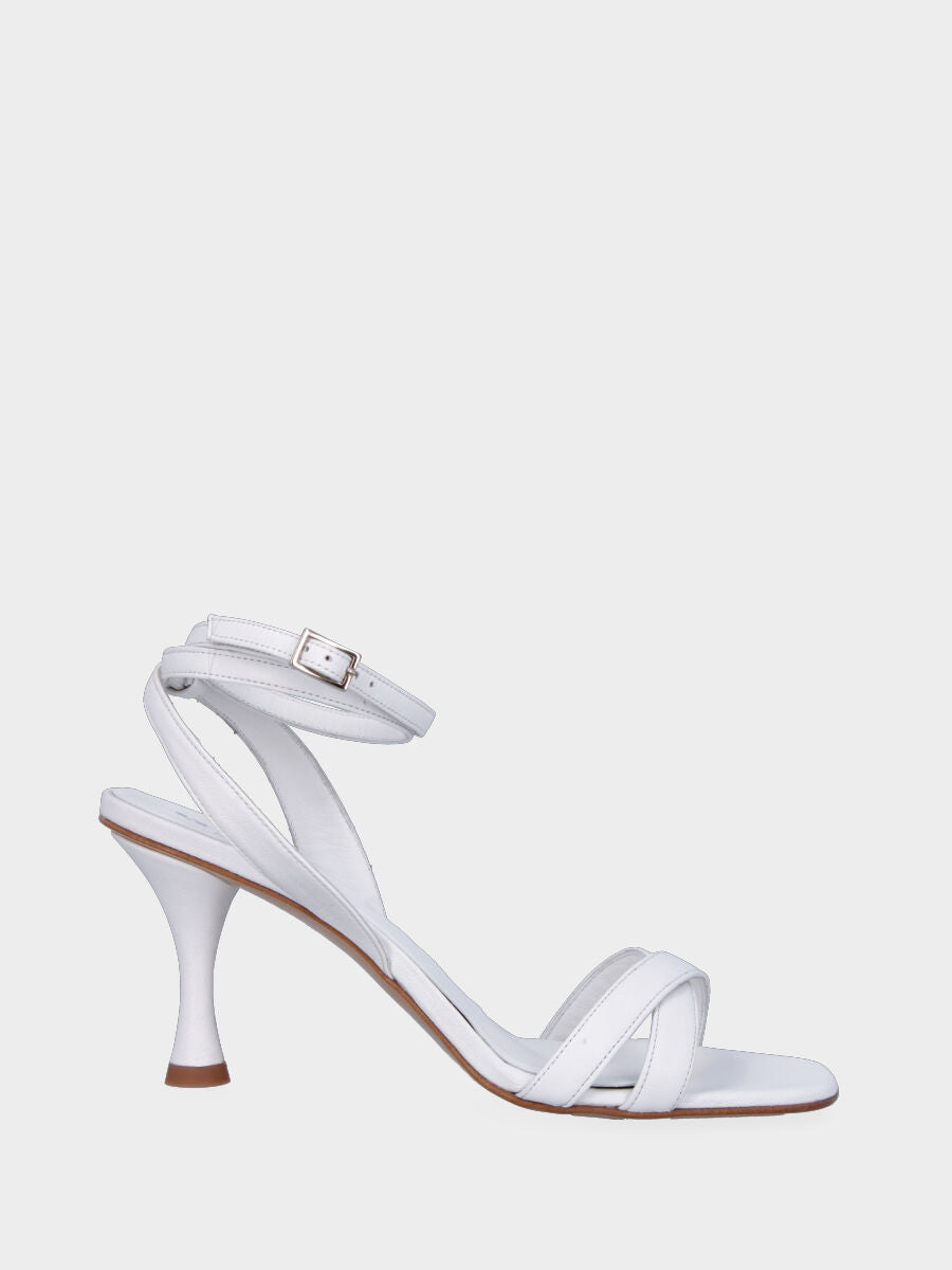 Sandalo bianco in pelle con fascette incrociate
