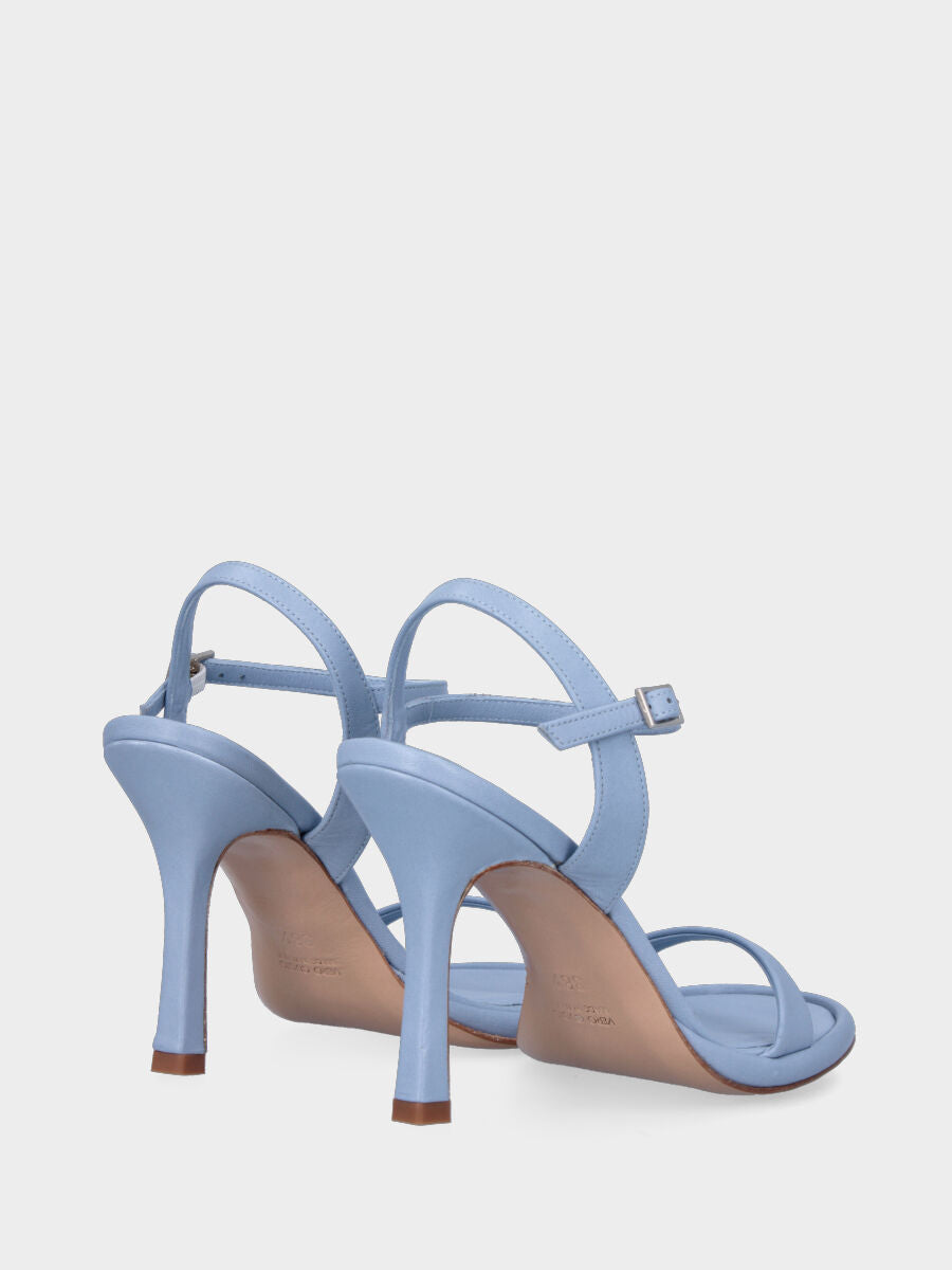 Sandale à talon bleu ciel en cuir avec bride sous le pied