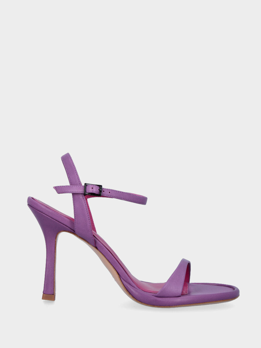 Lilac leather heeled sandal with strap on the sole