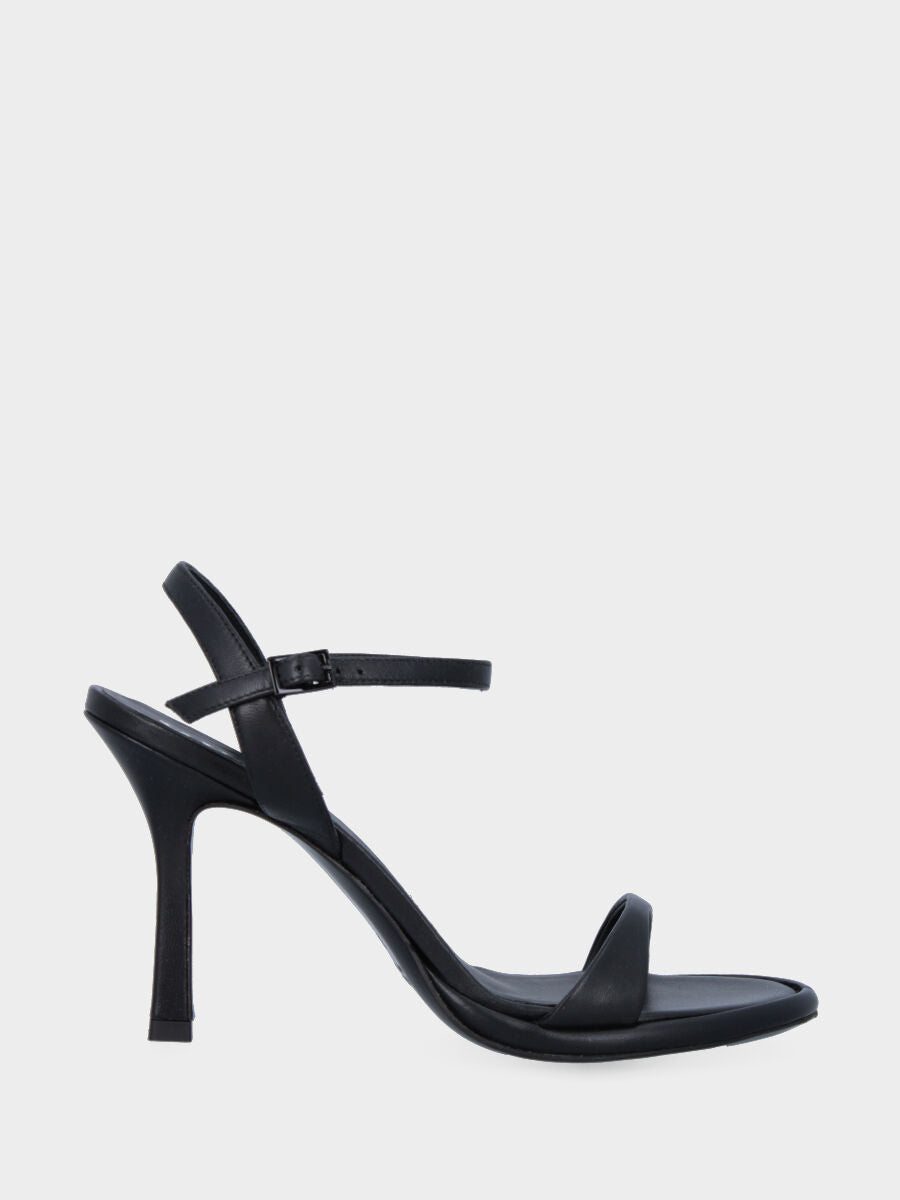 Sandalo con tacco nero in pelle con fascetta in pianta
