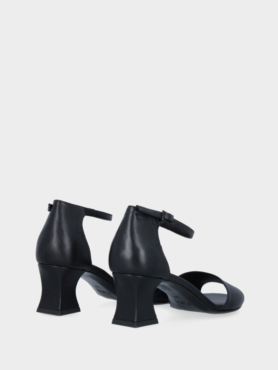 Sandalo nero in pelle con fascia in pianta