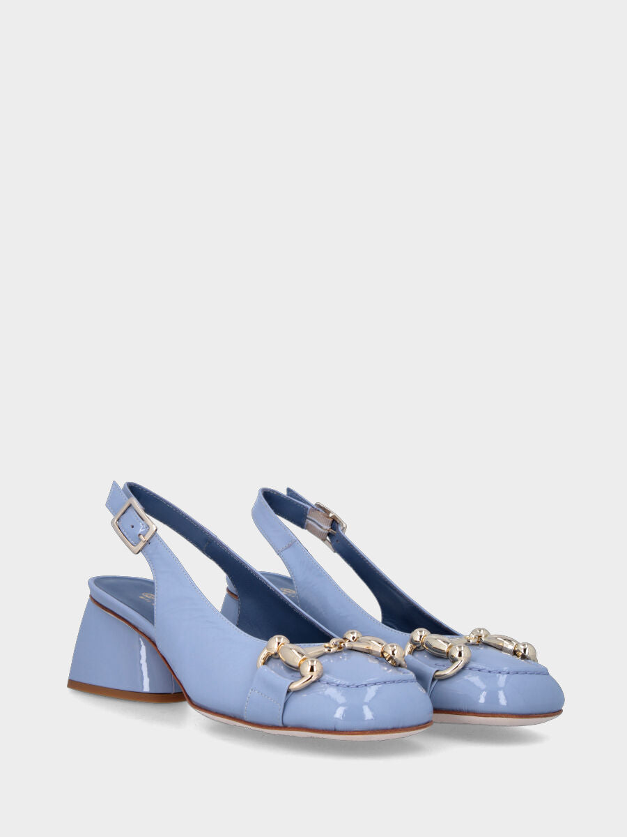 Escarpins céleste en cuir verni modèle slingback avec morsetto métallique