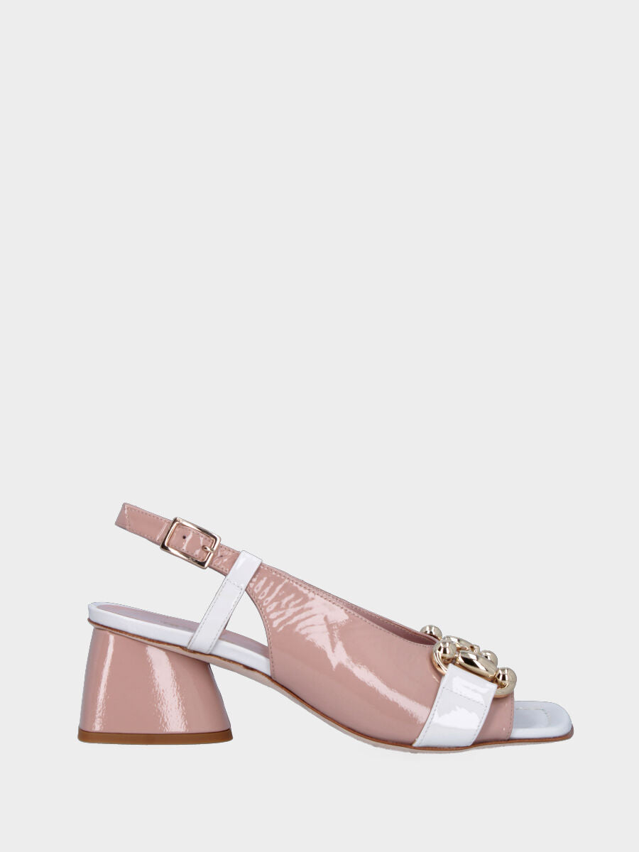 Sandale slingback nude en cuir verni avec morsetto métallique