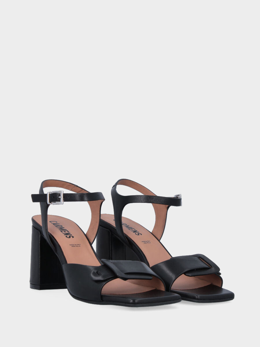 Sandalo nero in pelle con fascia a cintura