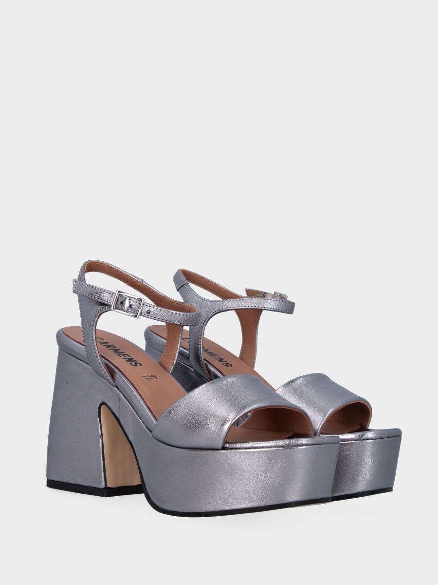 Gray laminated sandal with platform