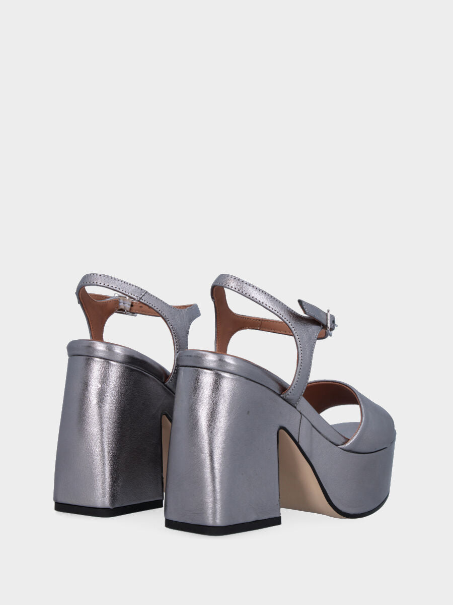 Gray laminated sandal with platform